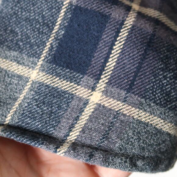 Grayers Heritage Flannels Mens Button Up Shirt Medium Gray Plaid Blue Thick Cozy - Picture 9 of 9